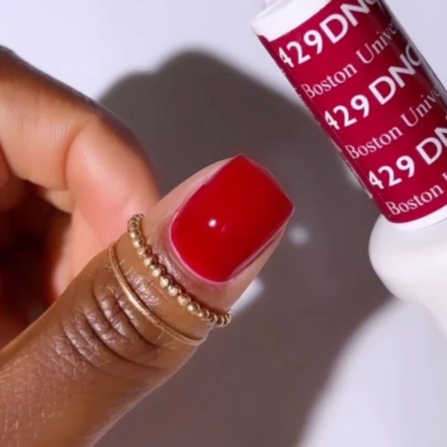 Esmalte DND Color: Boston University Red #429