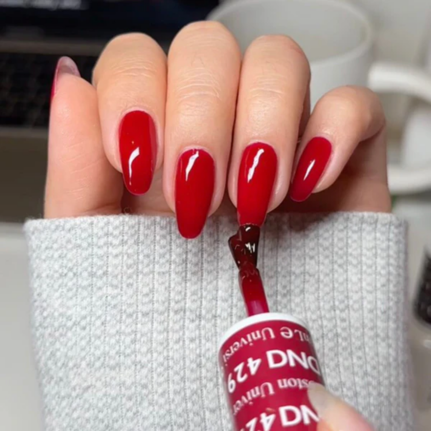 Esmalte DND Color: Boston University Red #429