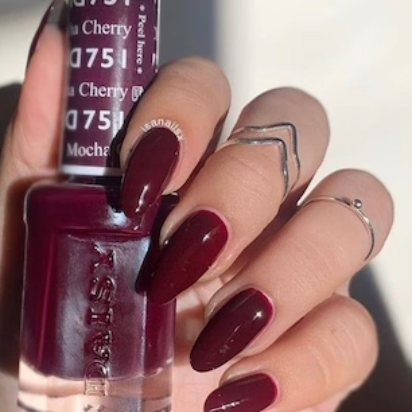 Esmalte DND Color: Moca cereza #751