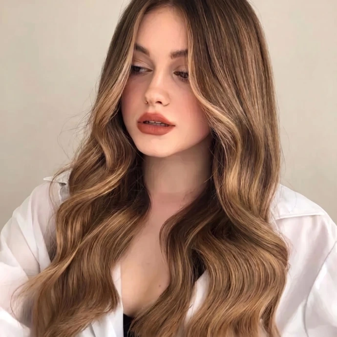 Estilismo profesional y balayage para cabello liso